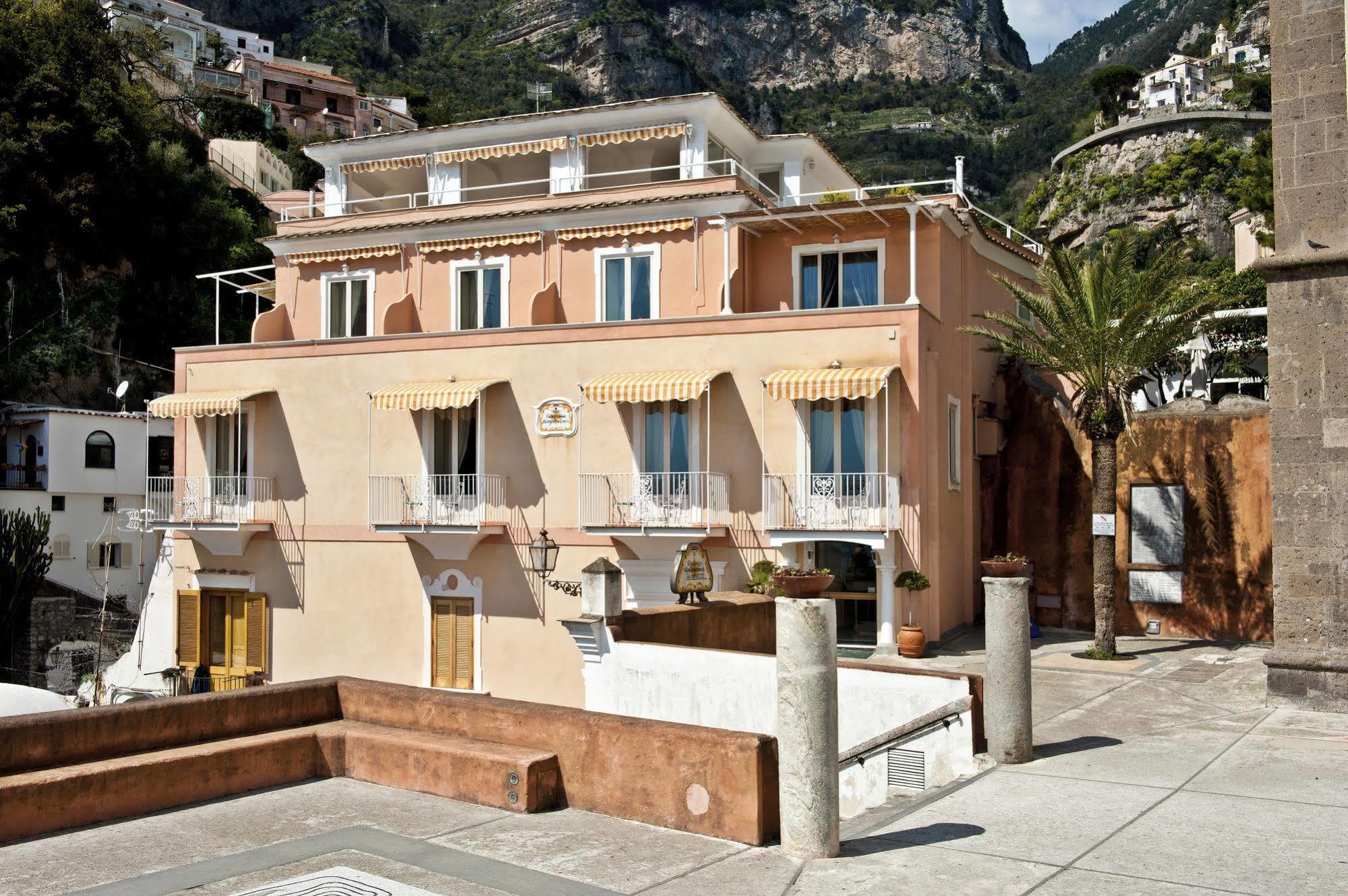 Flavio Gioia Aparthotel 3*