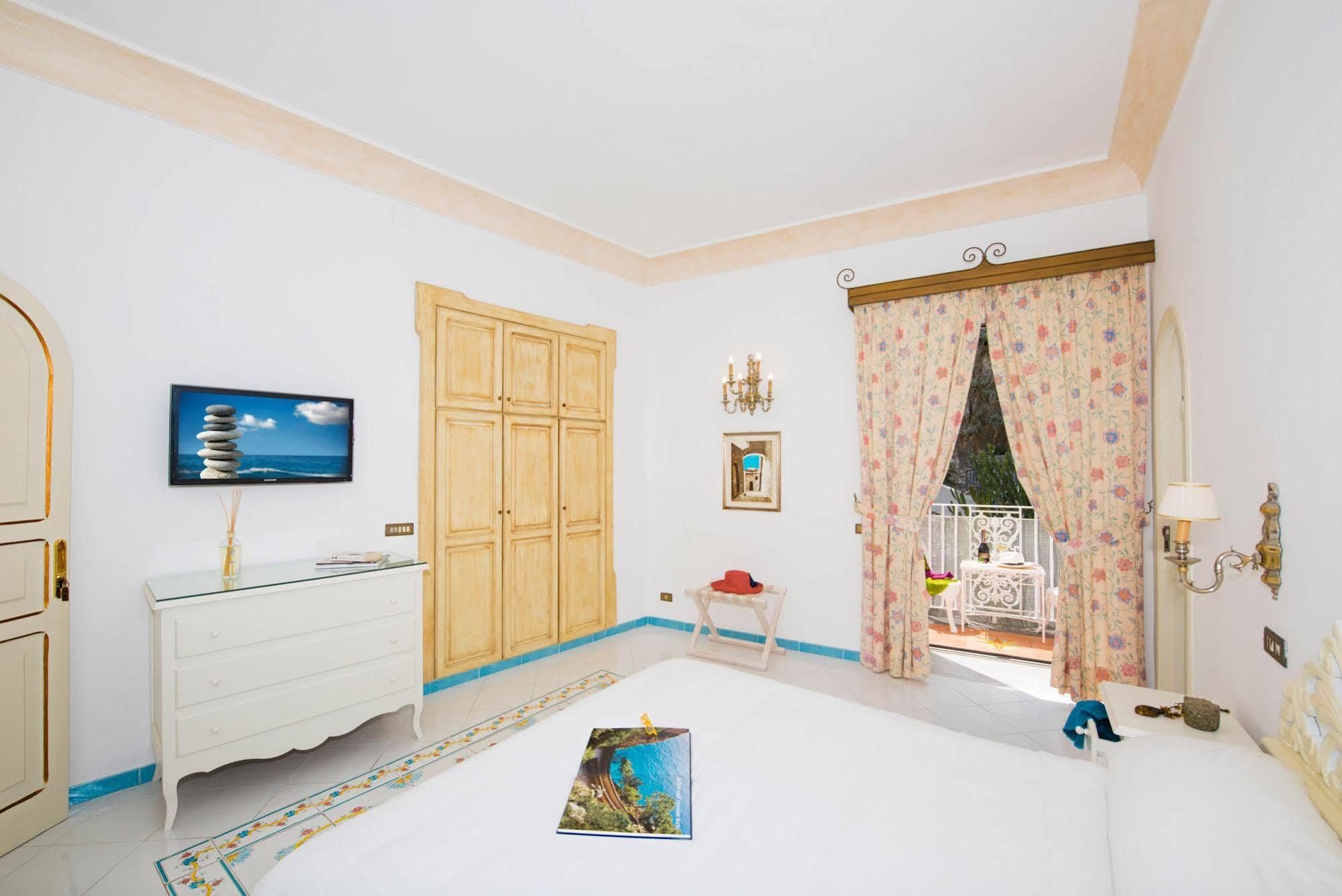 Flavio Gioia Aparthotel